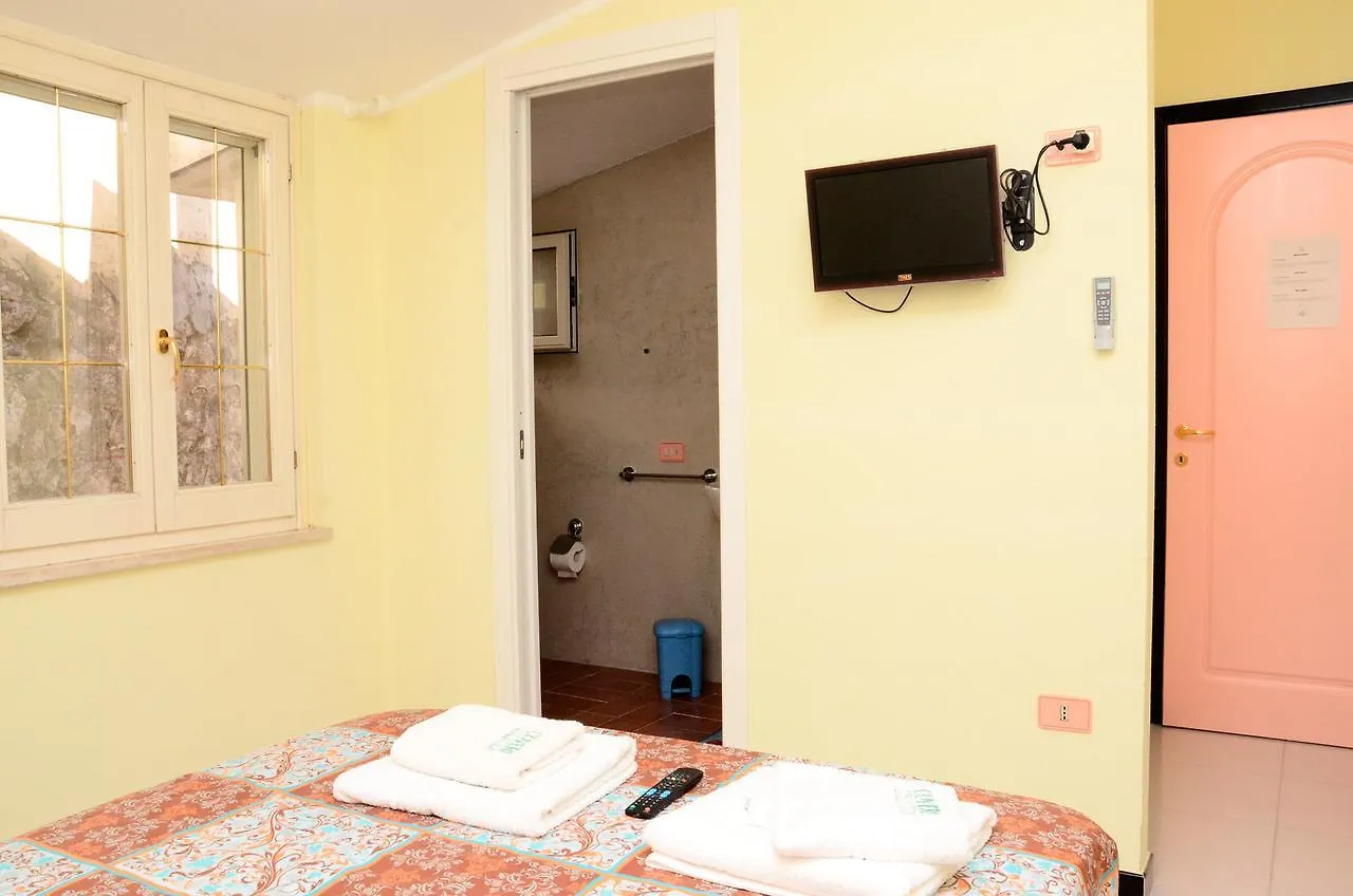 B&B Sardinia Room Siscaledda ドルガーリ 0*,